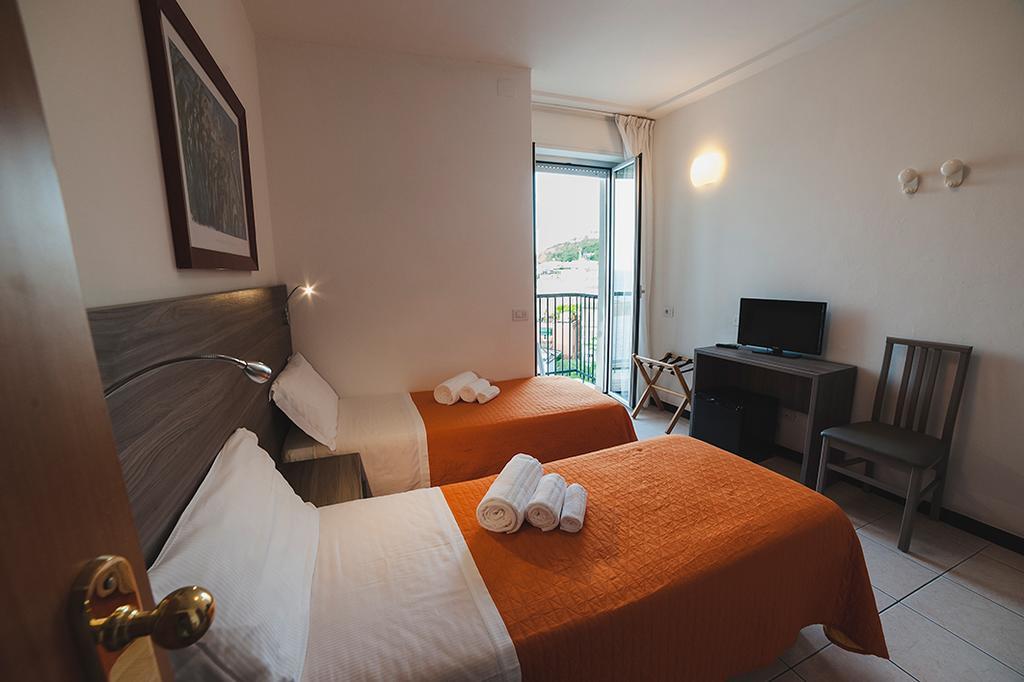 Hotel Madison Gabicce Mare Dış mekan fotoğraf