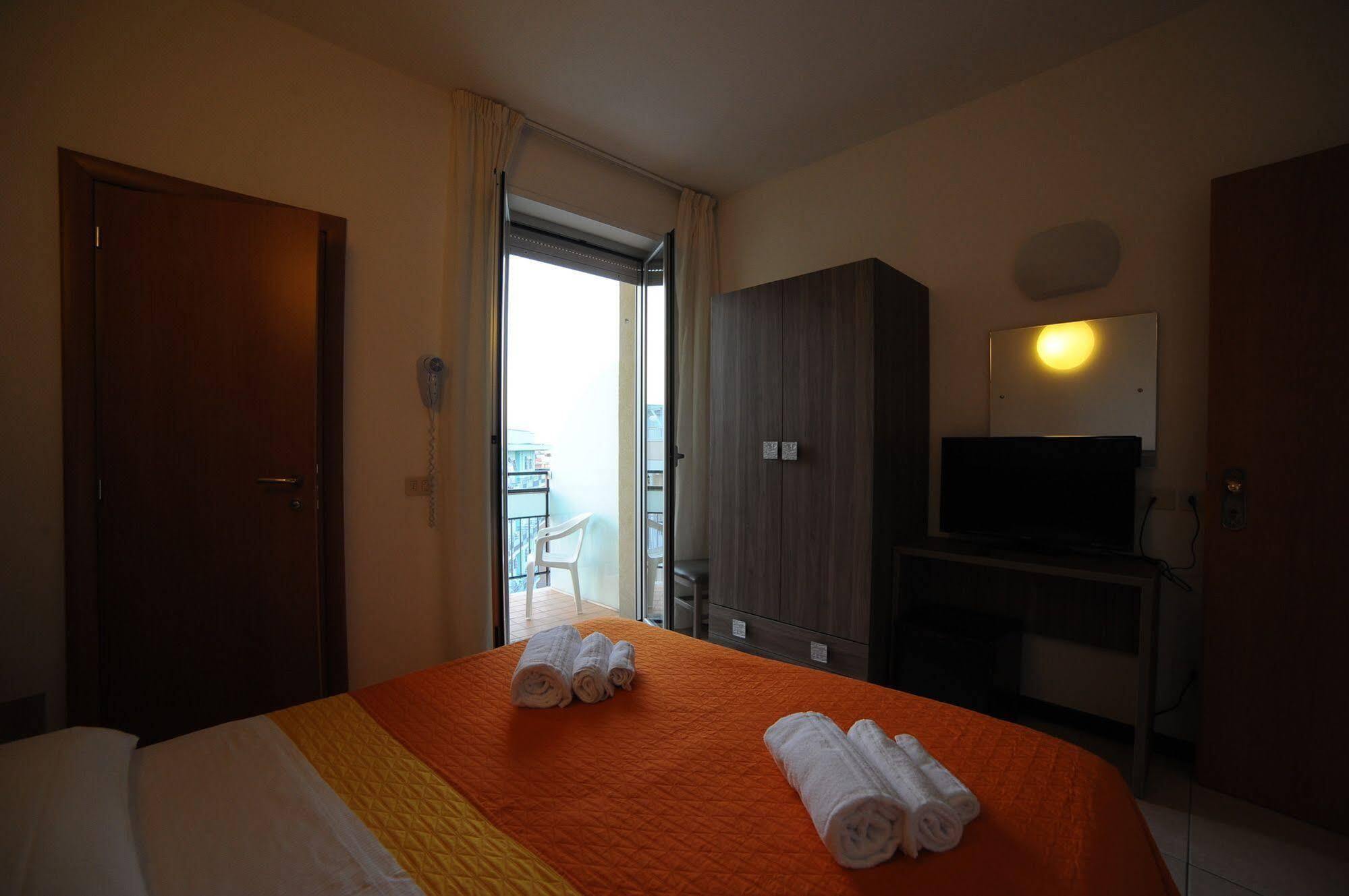 Hotel Madison Gabicce Mare Dış mekan fotoğraf